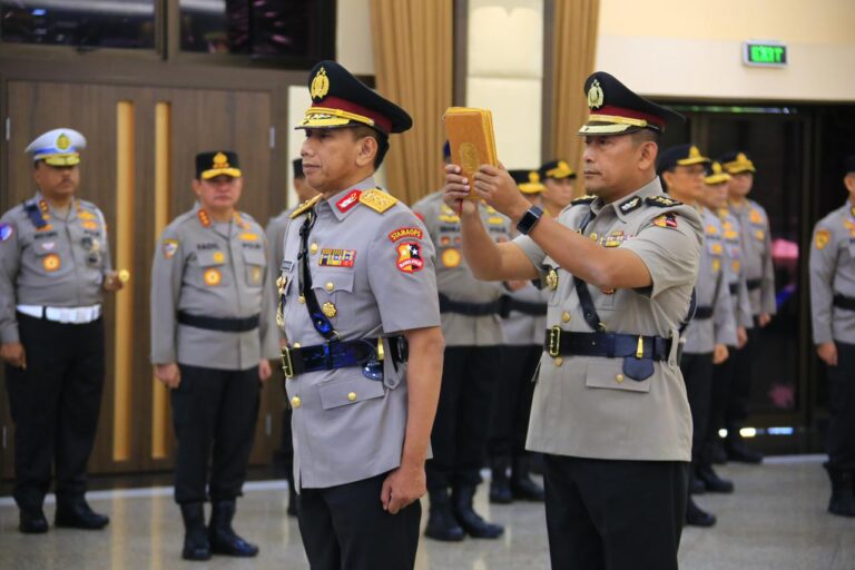Pelantikan Astamaops Kapolri, Komjen Pol Imam Sugianto Serah Terima Jabatan kepada Irjen Pol Akhmad Wiyagus