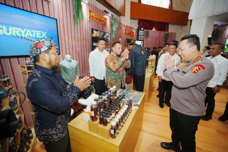 Buka Rakernis Densus 88, Kapolri Kunjungi Stan Usaha Eks Narapidana Teroris