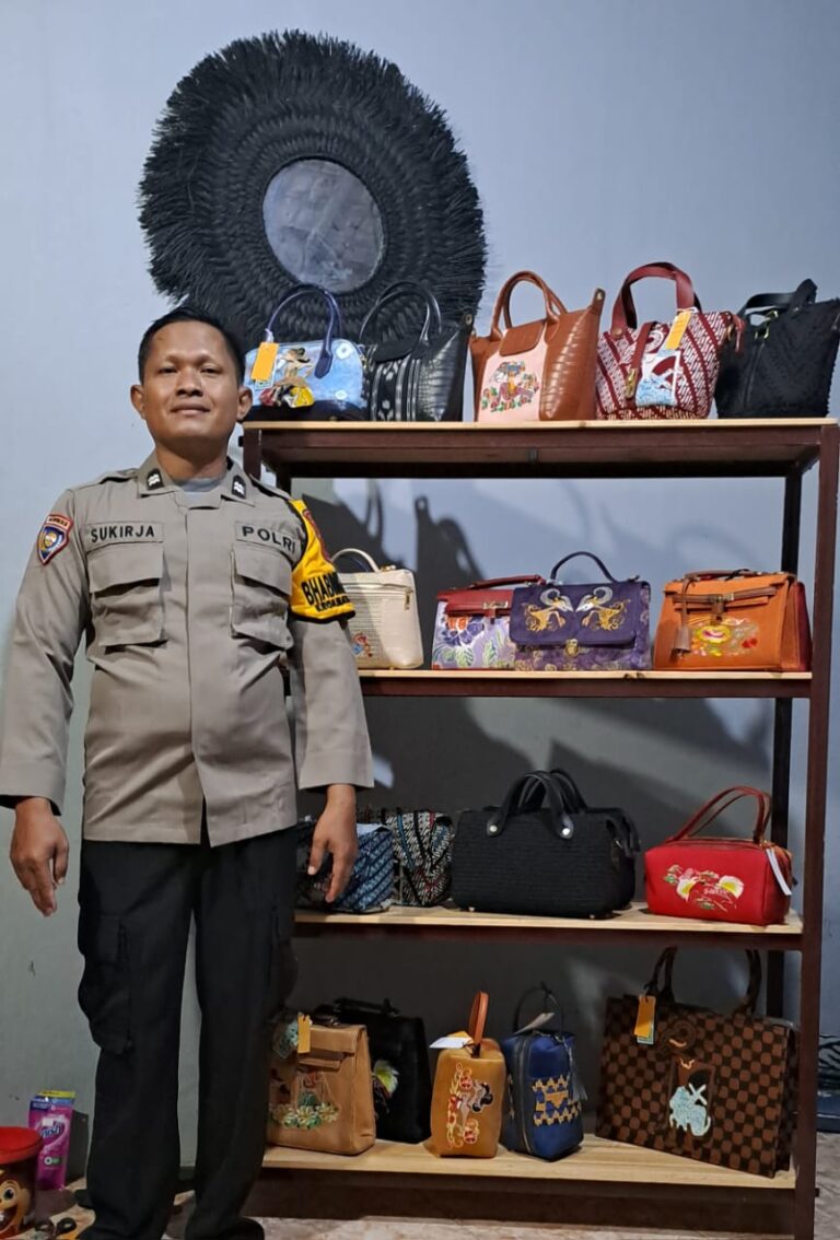 Lewat Usaha Handycraft, Aiptu Sukirja, Ciptakan Peluang Kerja Bagi Masyarakat