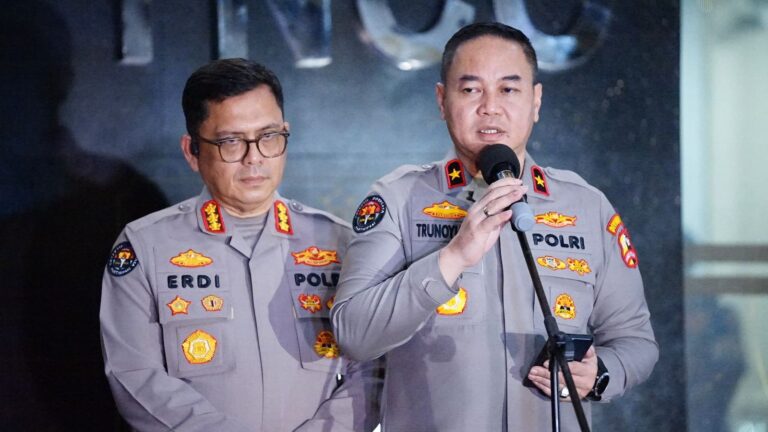 Satgas AB Moskona 2025 Selamatkan Ketua Komnas HAM Papua Saat Operasi Pencarian Iptu Tomi Marbun di Sungai Rawara