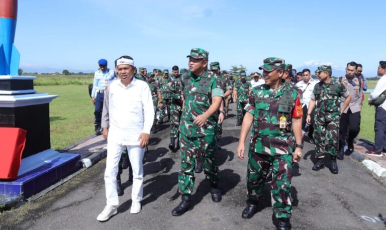 Perkuat Kolaborasi dan Swasembada Pangan Nasional, Panglima TNI Dampingi Presiden RI Panen Raya Serentak