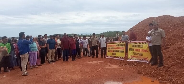 Masyarakat Desa Marok Tua Bersama Himpunan Melayu Raya Kembali Melakukan Aksi Penyegelan Stock fail di PT. Hermina Jaya 