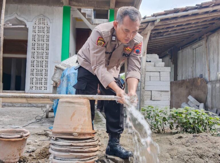Polres Grobogan Peduli Air Bersih, Aiptu Surono Bangun 8 Sumur Bor di Masjid