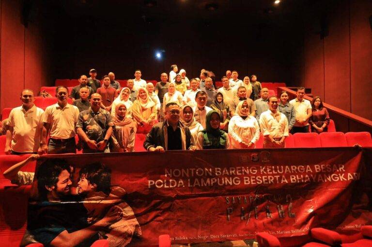 Kapolda Lampung Ajak Masyarakat Waspada Terorisme Lewat Nonton Bareng Film “Sayap-Sayap Patah 2