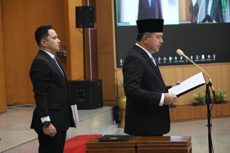Lantik Pejabat Pimpinan Tinggi Pratama, Sekjen Kemendagri Tekankan Adaptasi Struktur Baru