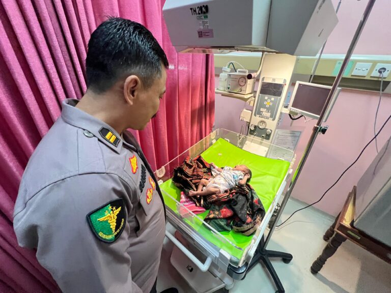 Kapolres Gresik Bantu Bayi Sakit, Bukti Nyata Polri Hadir Untuk Masyarakat