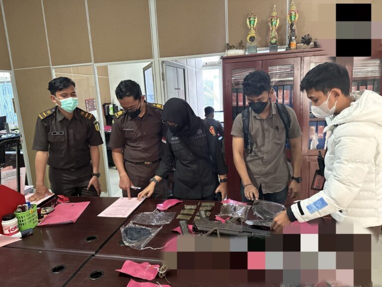 Satgas Gakkum Ops Damai Cartenz 2025 Serahkan Tersangka Aske Mabel dan Barang Bukti ke Kejaksaan Negeri Wamena