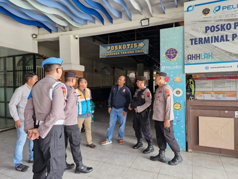 Satgas Samapta Polda Jateng Razia Parkir Liar dan Premanisme di Pelabuhan Tanjung Emas
