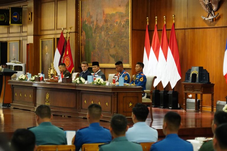 Presiden RI dan Presiden Prancis Kunjungi Akademi Militer di Magelang