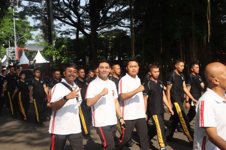 Kapolresta Serang Kota Laksanakan Olahraga “Sehat Bersama Masyarakat”