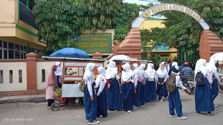 Raja Tega SMPN 4 Kota Serang Pungut Salaran ke Pedagang Kantin Merasa Terbebani