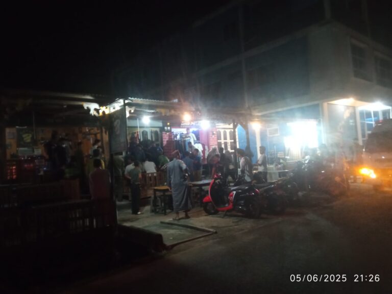 Warga Dabo di Hebohkan ada ODGJ Ngamuk di gedai kopi dapur melayu dabo,