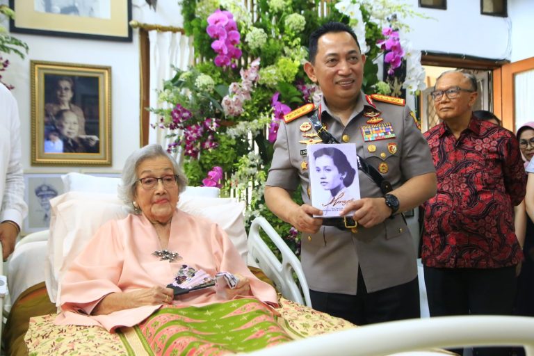 Kapolri Hadiri Perayaan Ulang Tahun ke-100 Ny. Meriyati Hoegeng, Simbol Kesetiaan dan Keteladanan