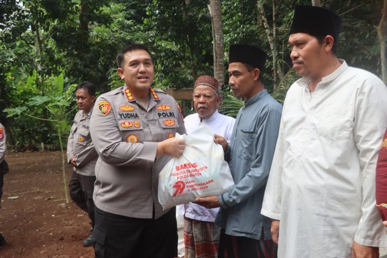 Dalam rangka Hut Bhayangkara ke 79, Kapolresta Serkot Resmikan fasilitas Air Bersih