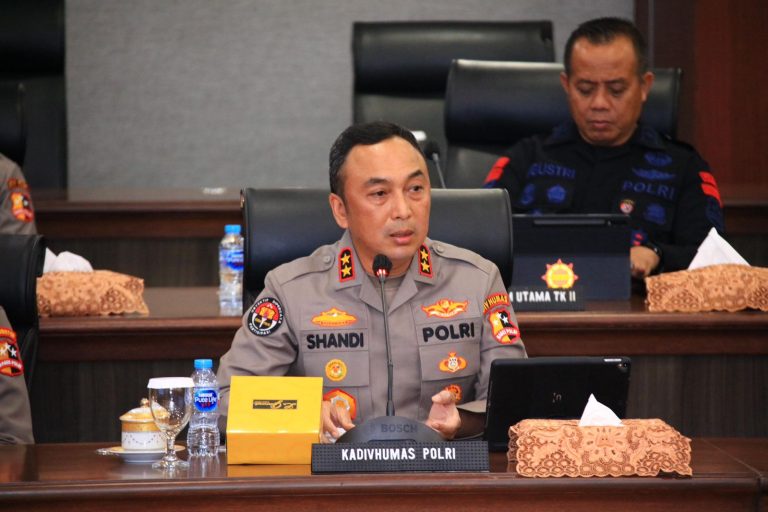 Polisi Jawab Netizen Yang Penasaran Tentang Fungsi Robot Polisi