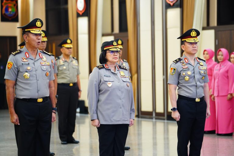 17 Perwira Tinggi Polri Naik Pangkat, Satu Diantaranya Raih Bintang Tiga