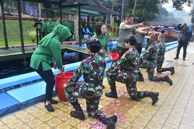 Pesta Air Tutup Tradisi Korps Taruna Akmil Tingkat III dan IV TP 2024/2025