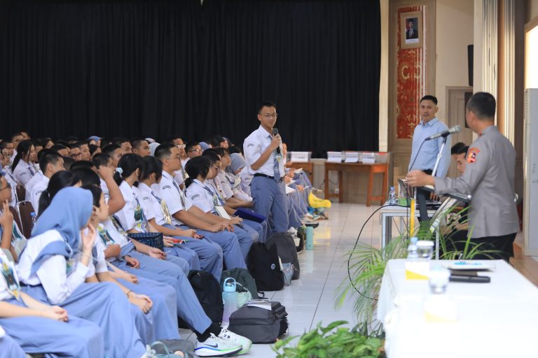 Kadivhumas ke Siswa Labschool: Harus Kerja Keras, Cerdas, Tuntas, dan Ikhlas