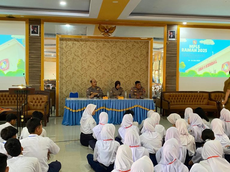 Polres Kendal Gelar Sosialisasi Operasi Patuh Candi 2025 di SMAN 1 Kendal