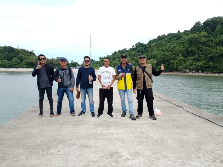 Lurah berlian Mendampingi Rombongan Tim dari Dinas Pekerjaan Umum (PURR) Kabupaten Lingga,