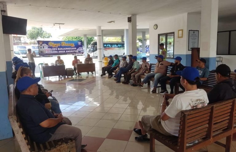 Operasi Patuh Candi 2025, Sat Satlantas Polres Banjarnegara Gelar Dikmas Lantas Bersama Sopir Angkutan Umum