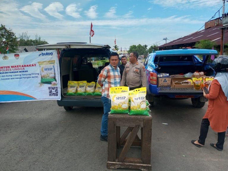 Polres Lingga Bersama Disperindag Ke mbali Gelar Gerakan Pangan Murah Serentak di Dabo Lama