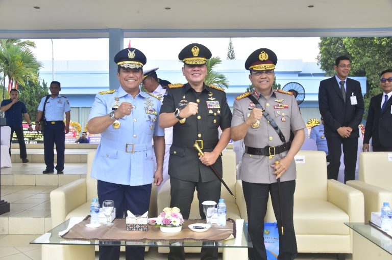 Gubernur Akmil Hadiri Sertijab Gubernur AAU di Yogyakarta