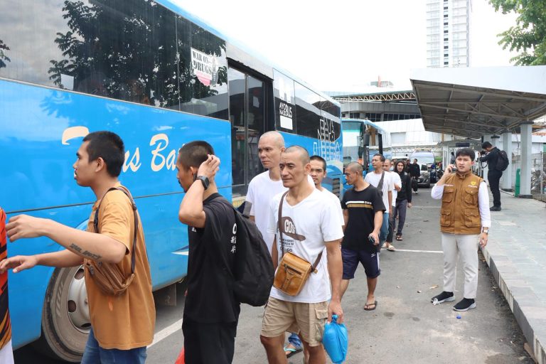 Satgas TPPO Kepri Laksanakan trauma Healing kepada pekerja Migran Indonesia (PMI) Yang Dideportasi dari Malaysia melalui pelabuhan Batam Center kota Batam.