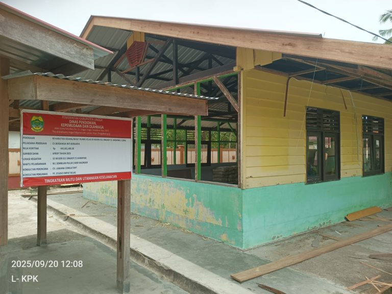 Rehab Tiga Lokal Gedung SDN.011 Tanjung Harapan Menyerap Anggaran Fantastis, “Ini Penjelasan Pekerja”.