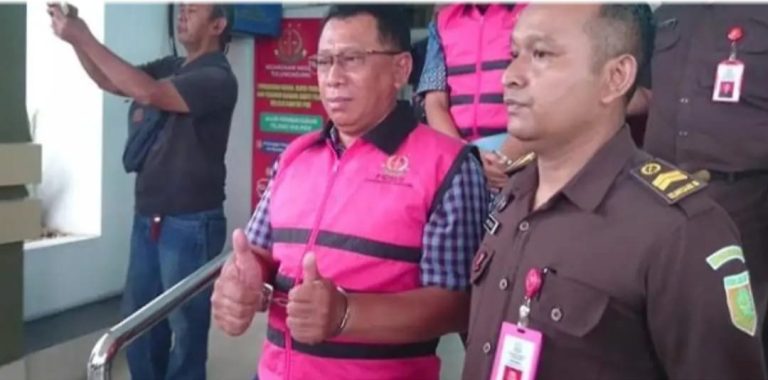 Kades Dan Perangkatnya Desa Tanggung di Tahan Oleh Kejaksaan Negeri Tulungagung