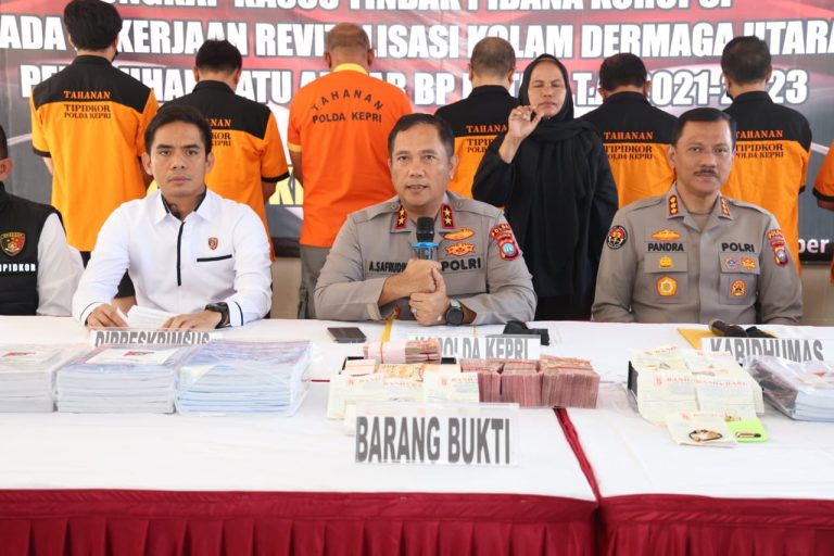 Polda Kepri mengamankan 7 Orang kasus Tindak pidana Korupsi Proyek Revitalisasi Dermaga Mengakibatkan Kerugian Negara RP 30,6.Miliar