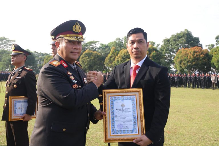 Polda Kepri Gelar upacara hari sumpah pemuda Ke-97 Dan berikan penghargaan kepada personel berpretasi.