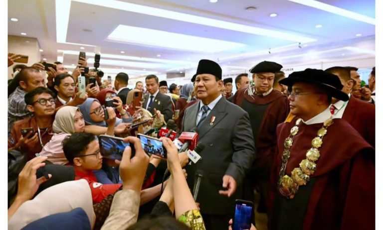Presiden Prabowo Subianto mengajak generasi muda Indonesia untuk berani memilih jalan kebenaran meskipun penuh tantangan dan kesulitan.