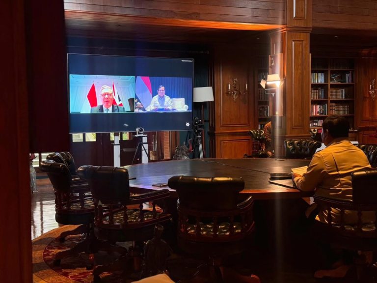 Presiden Republik Indonesia Prabowo Subianto Melakukan percakapan melalui konferensi Vidio dengan perdana Mentri PM, Inggris,