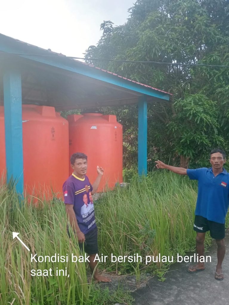 Masyarakat berlian mengeluh dengan ada nya penampung bak Air bersih yang sampai sekarang tidak bisa di manfaatkan Airnya untuk masyarakat,