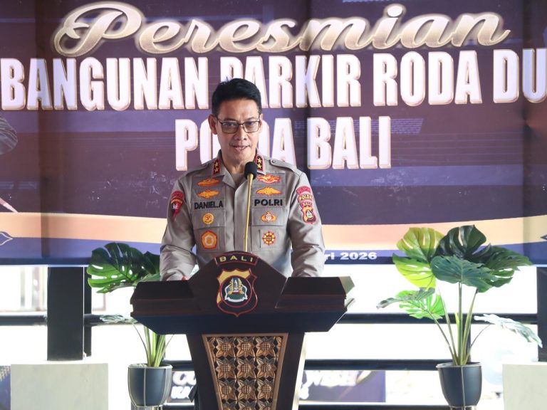 Kapolda Bali Daniel Adityajaya Resmikan Bangunan Parkir Kendaraan Roda Dua di Polda Bali