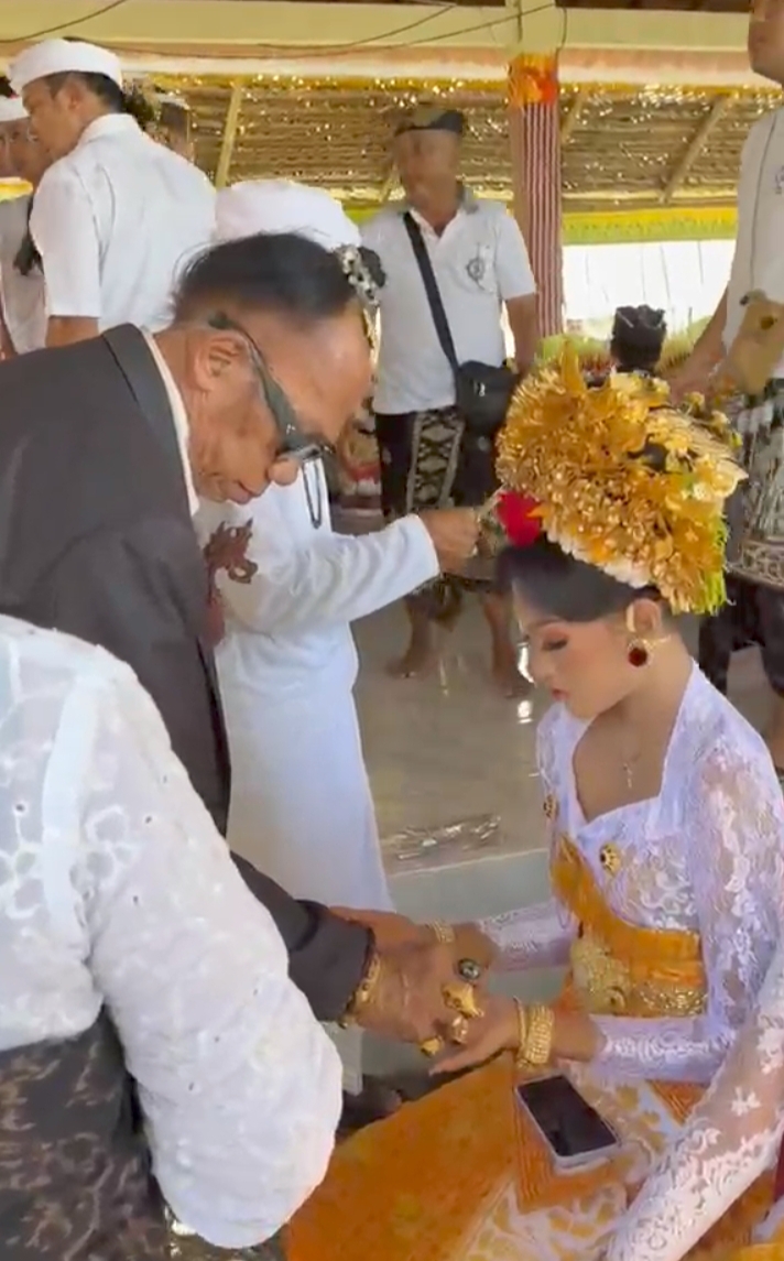 45 Peserta Ikuti Upacara Potong Gigi Massal di Bali