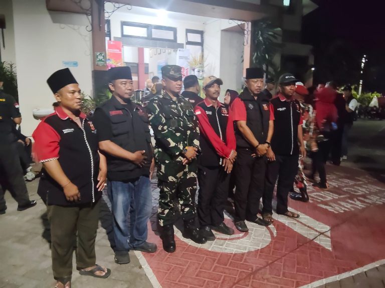 Babinsa Koramil 04/Pulogadung Bersama Komduk Gelar Patroli/Siskamling, Jaga Kamtibmas di Wilayah